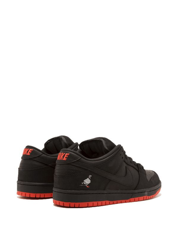 Nike
SB Dunk Low TRD QS "Black Pigeon" sneakers