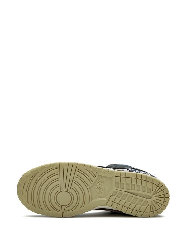 Nike
x Travis Scott SB Dunk Low QS Special Box sneakers