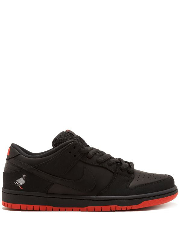 Nike
SB Dunk Low TRD QS "Black Pigeon" sneakers